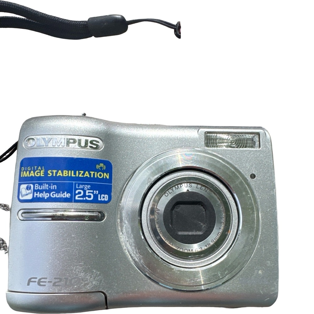 Olympus FE-210 Digital Camera Silver parts only7.1MP 3x Zoom Y2K Digicam